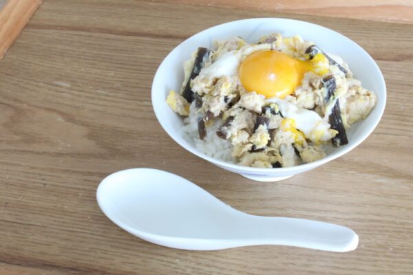 〈ふき時雨〉卵とじ丼