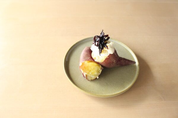 〈西陣〉ふかし芋クリームチーズのせ