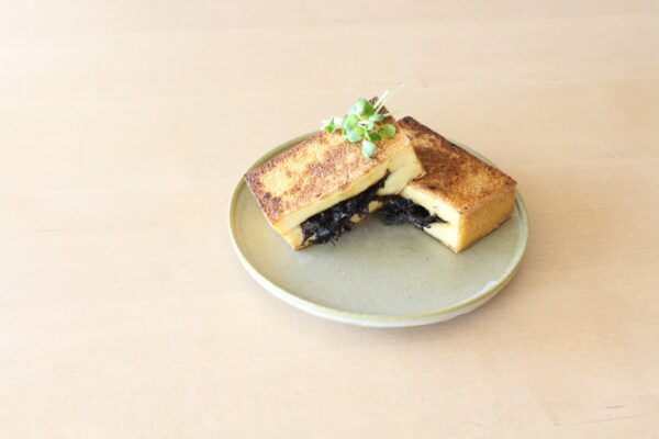 〈鳥羽〉厚揚げの佃煮はさみ焼き