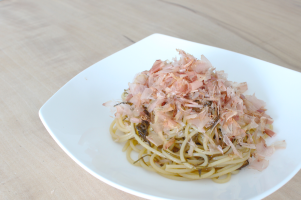 〈白雪〉塩昆布とかつおの和風パスタ